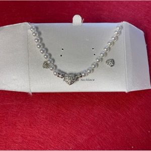 128 - 14” pearl necklace set